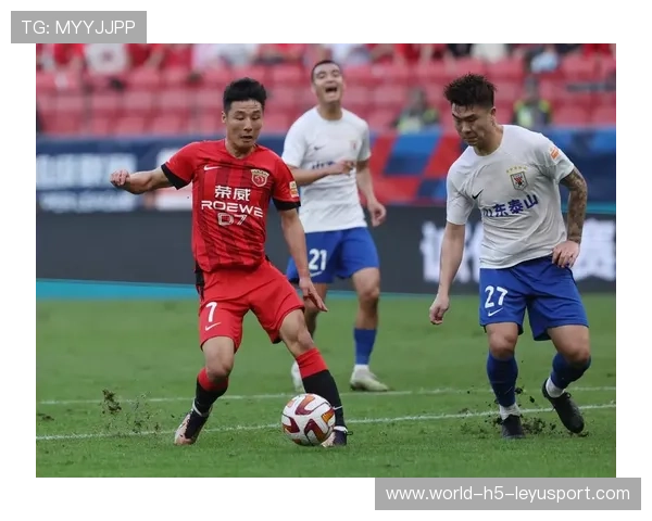 上海海港在训练中尝试新阵型，提升中路压迫效果