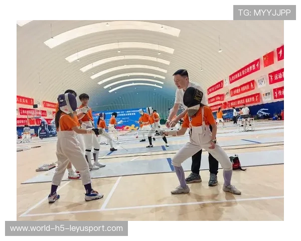 击剑队提升剑锋控制能力,攻防衔接更紧密 击剑队提升剑锋控制能力,攻防衔接更紧密